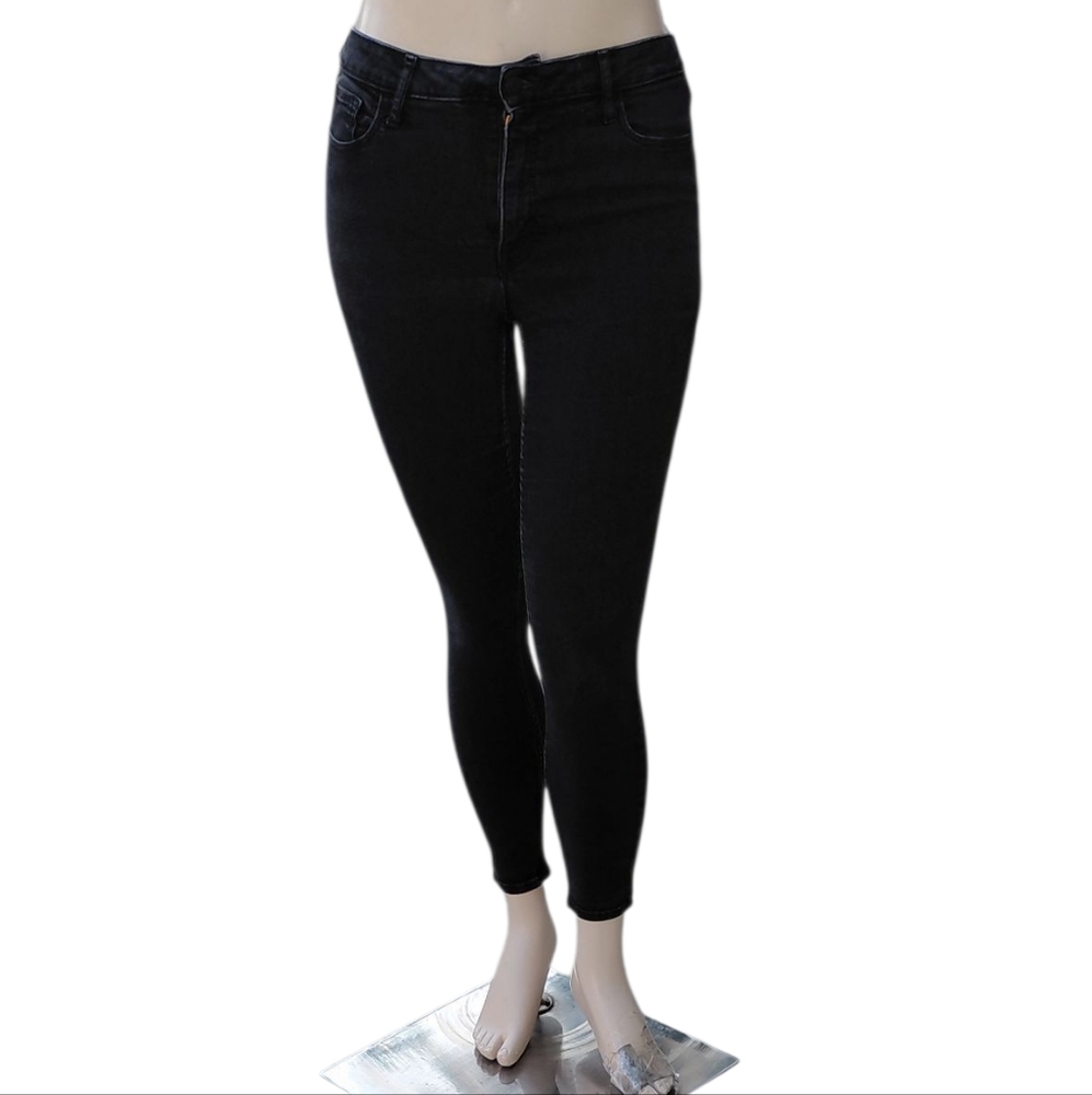 8214....Women's Old Navy Black Jeans Size 12 Short